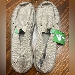 sanuk slip on shoes